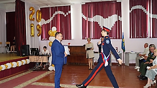 Поздравление школьников с последним звонком!